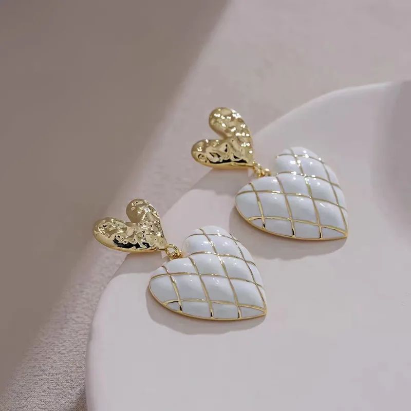 White Peach Heart Earring - Pastel Fruit Design